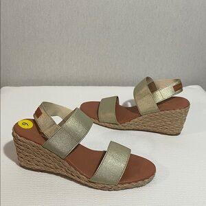 Tommy Bahama, Gold Strappy Sandals